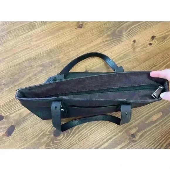 Fossil Black Pebbled Leather Shoulder Zipper Tote - Picture 6 of 7